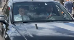الوزير المجتهد فوزي لقجع أول الحاضرين لاستقبال الملك محمد السادس في تدشين خط تيجفي الدار البيضاء مراكش